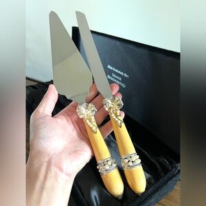 Vintage Things Remembered Wedding Cake Serving Set Crystals Golden Yellow Pearl